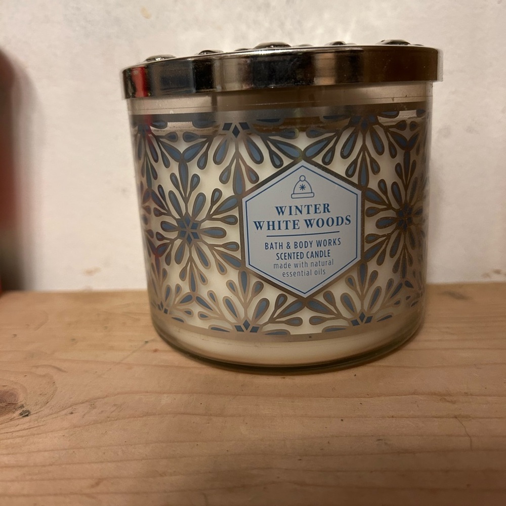 Bath & Body Works Winter White Woods Candle with Silver Lid